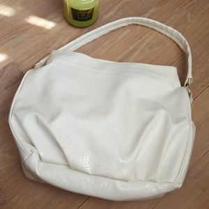 Patent leather shoulder purse